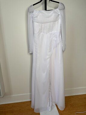 Modest Chiffon White Wedding dress, SIZE 8